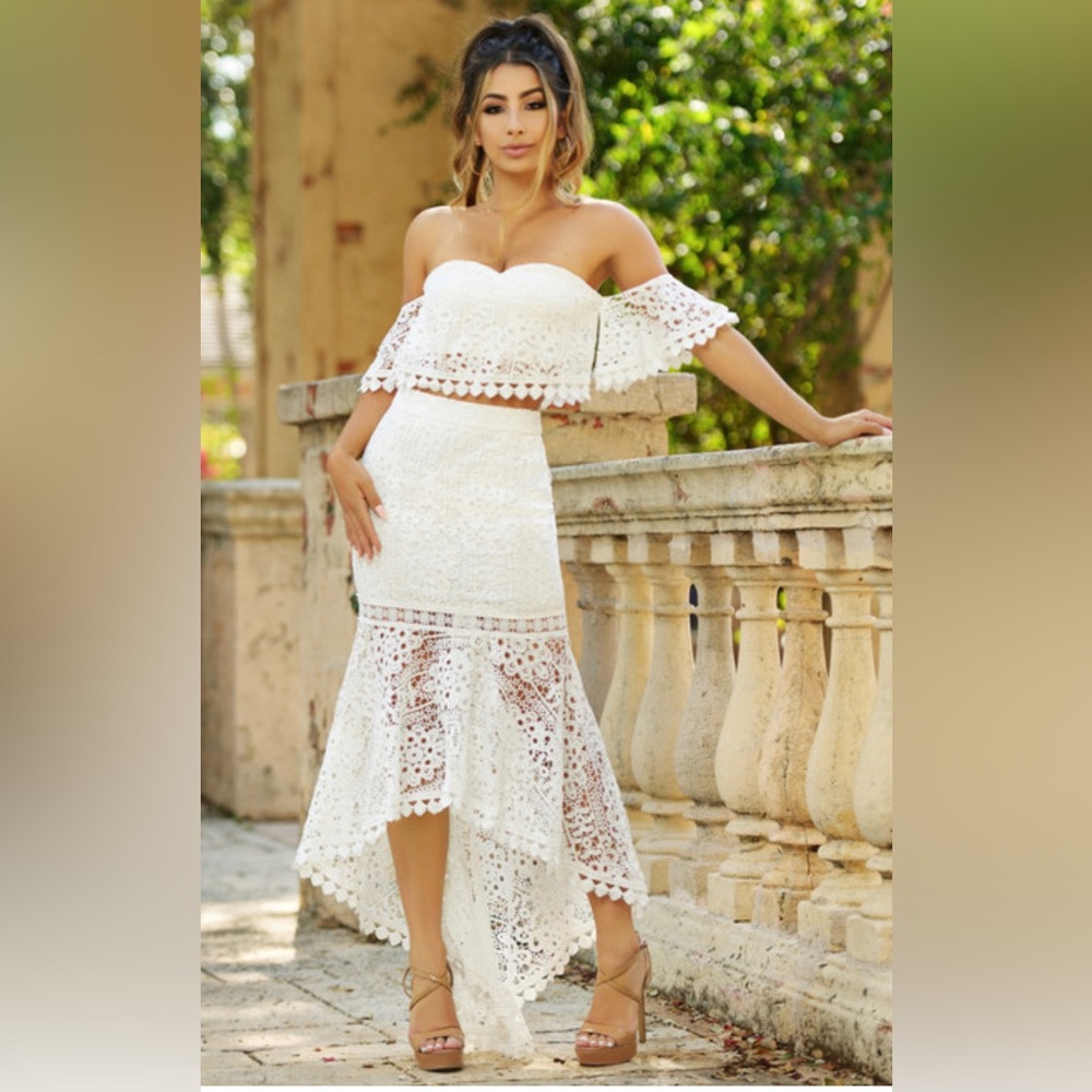 COPY - Two sisters label two piece set. Never worn,tags attached. Detachable pa…
